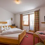 B&B Foersterhaus & Haus Andrea 4*