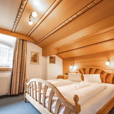 فندق مبيت وإفطار Foersterhaus & Haus Andrea 4*