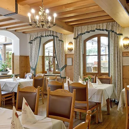 Alojamento de Acomodação e Pequeno-almoço Foersterhaus & Haus Andrea 4*