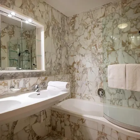 فندق مبيت وإفطار Foersterhaus & Haus Andrea مايرهوفن